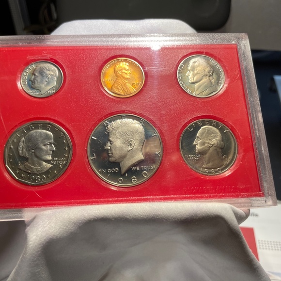 1980 S United States Mint Proof Set Kit 5 Coins Plastic Shell Toning - Picture 7 of 7